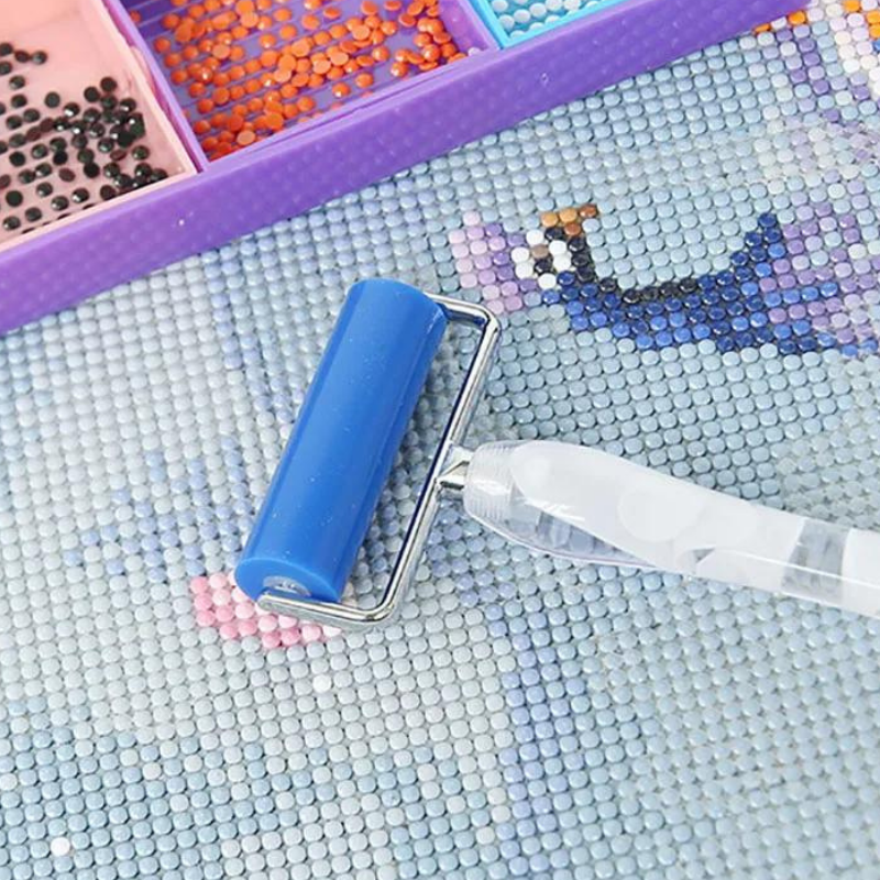 Blaue Diamond Painting Mini Rolle zum Fixieren von Steinchen auf der Leinwand für perfektes Diamond Painting Ergebnis