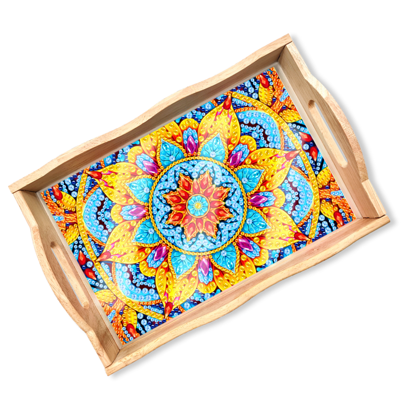 Holz Serviertablett mit buntem Mandala Diamond Painting Motiv, verziert mit glitzernden Diamant Steinen für DIY-Fans