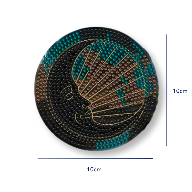 Runder Diamond Painting Untersetzer Black Dream mit Mond-Motiv in Schwarz und Gold besetzt mit glitzernden Strass Steinen