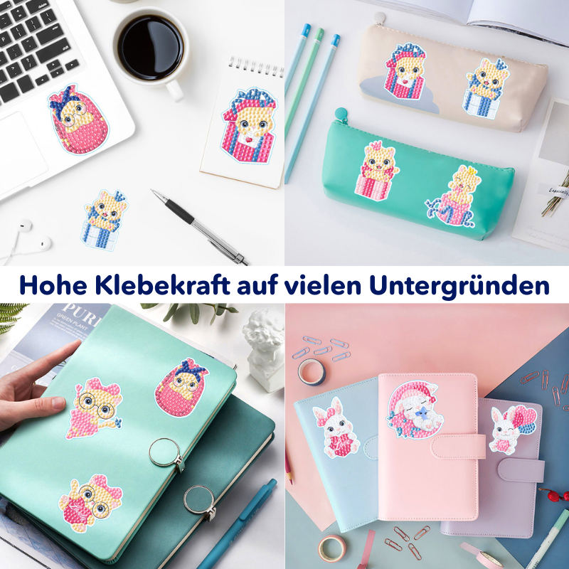 Mit Diamond Painting Stickern verzierte Notizbücher, Federmäppchen und Laptop mit süßen bunten Tier-Motiven.