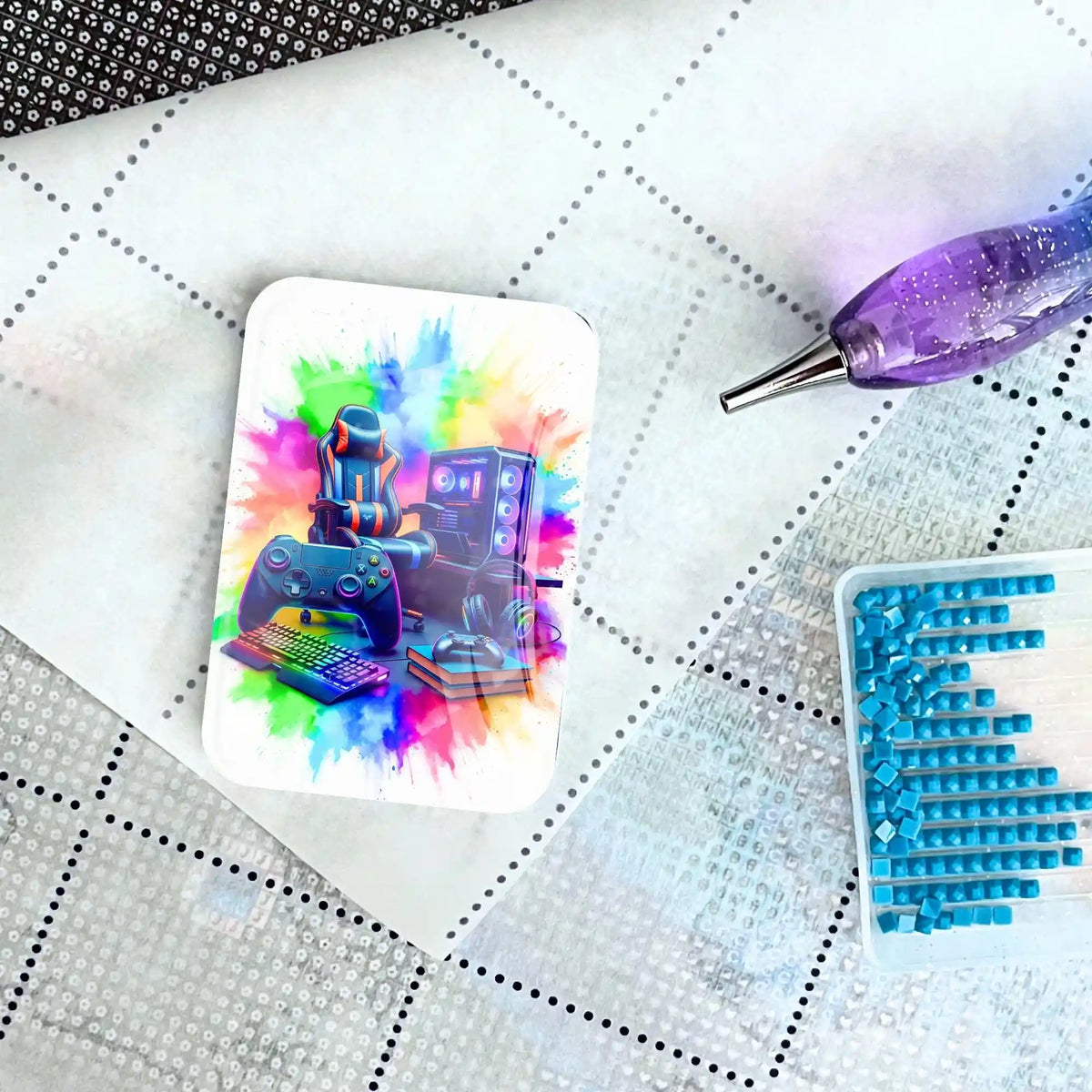 Gaming Zone Cover Minder aus Glas auf Diamond Painting Leinwand mit Stift und blauen Diamanten