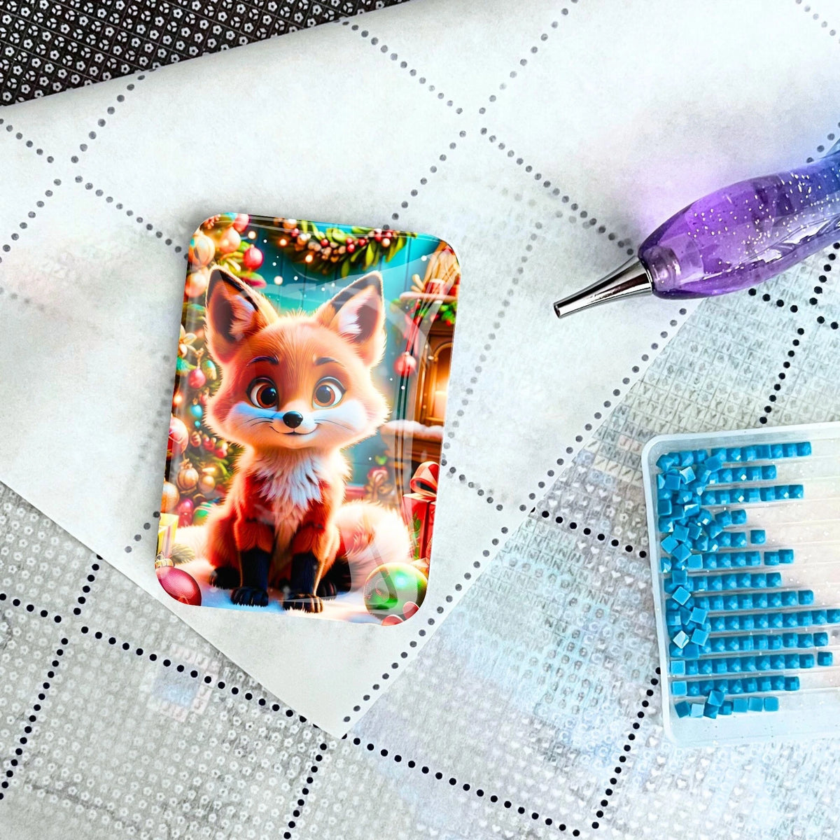 Fuchs Cover Minder für Diamond Painting auf einer Leinwand mit Diamanten und Stift