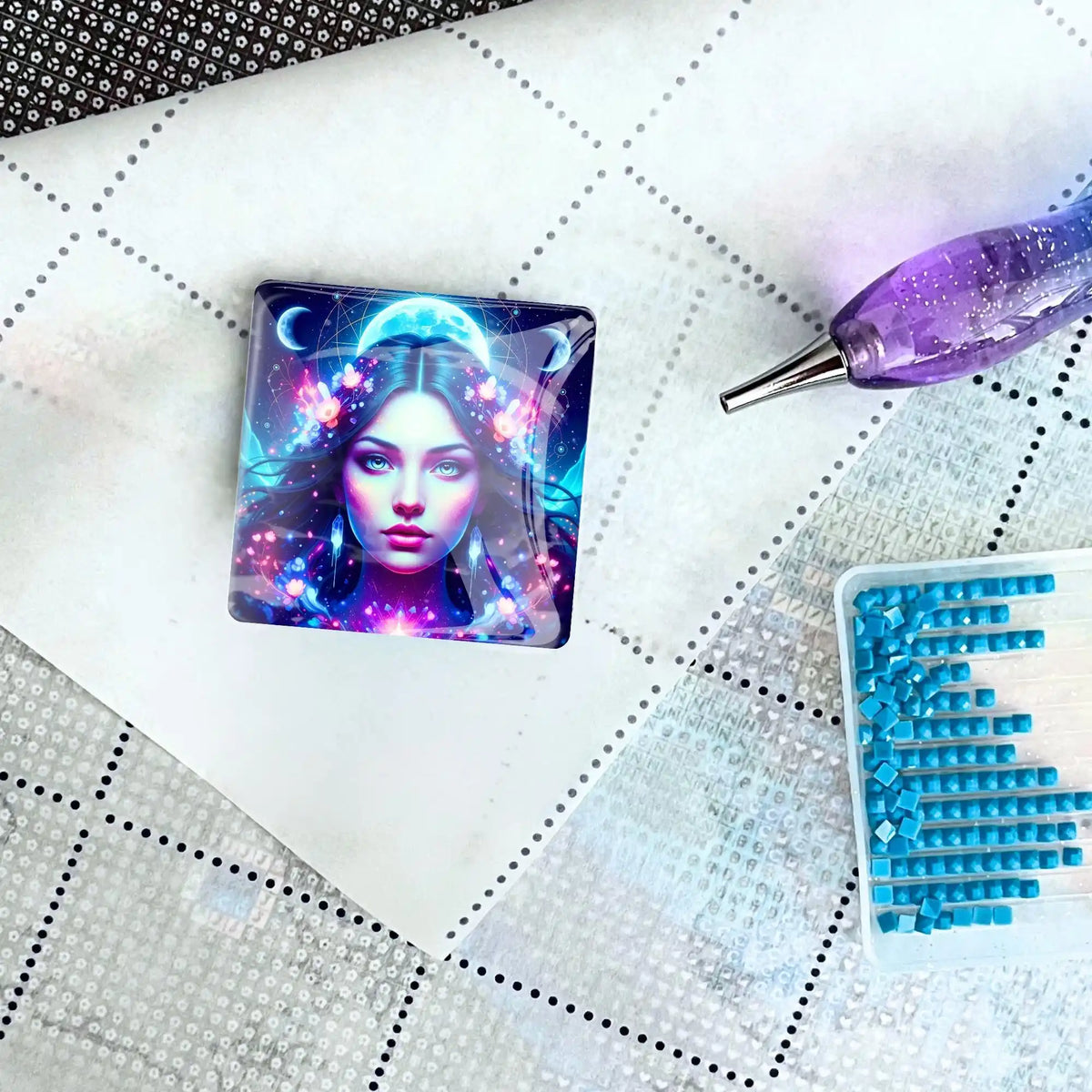 Magischer Mondprinzessin Cover Minder aus Glas als Zubehör für dein Diamond Painting mit Glitzerstift und Steinen