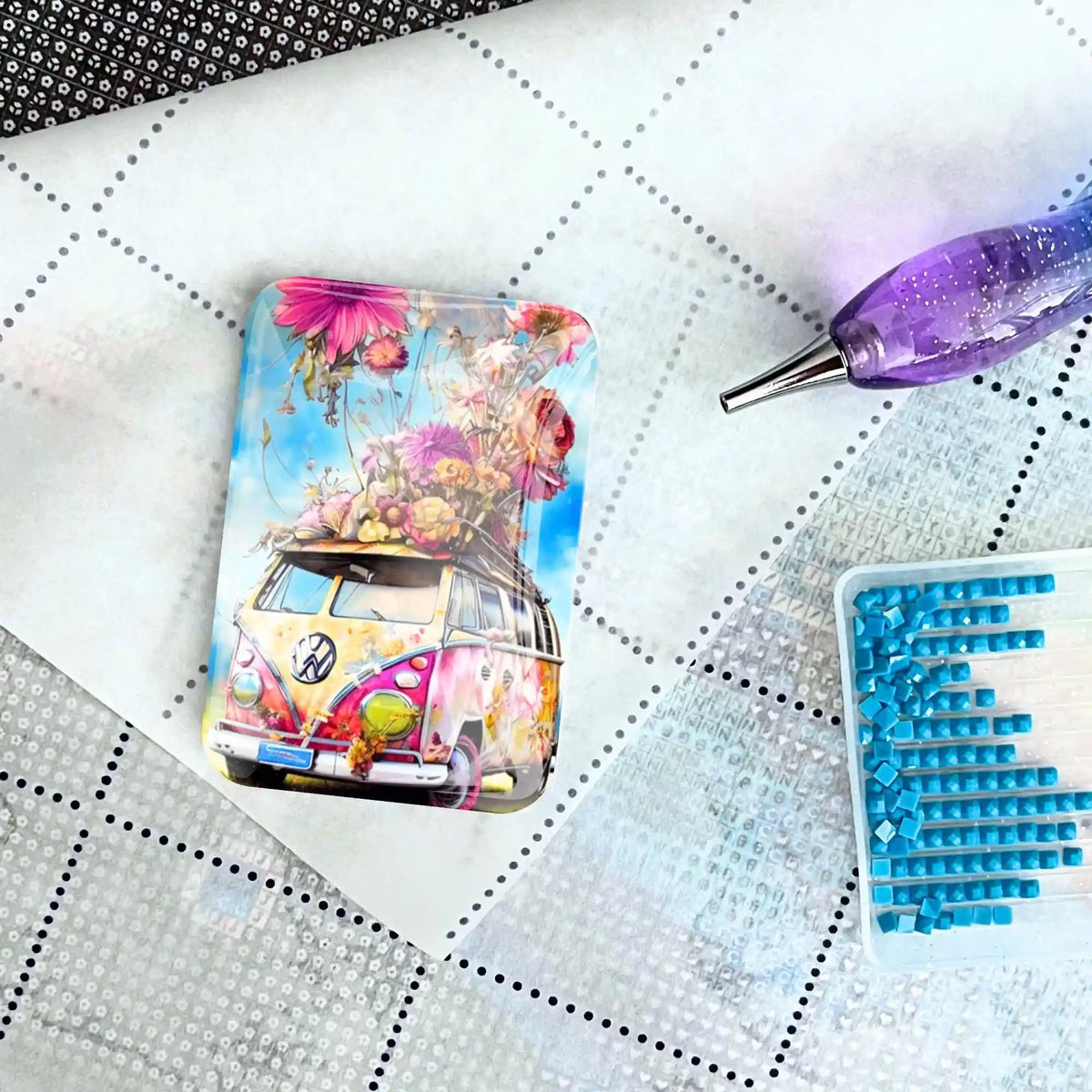 Flower Power Bully Cover Minder aus Glas auf Diamond Painting Leinwand mit Glitzer-Stift und blauem Steinchen-Set