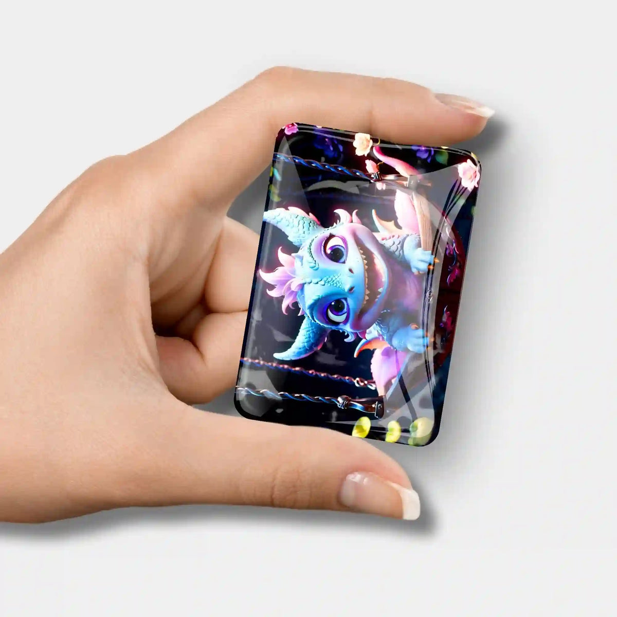 Glas Cover Minder mit blauem Baby-Drachen Motiv als praktisches Zubehör für dein Diamond Painting Set
