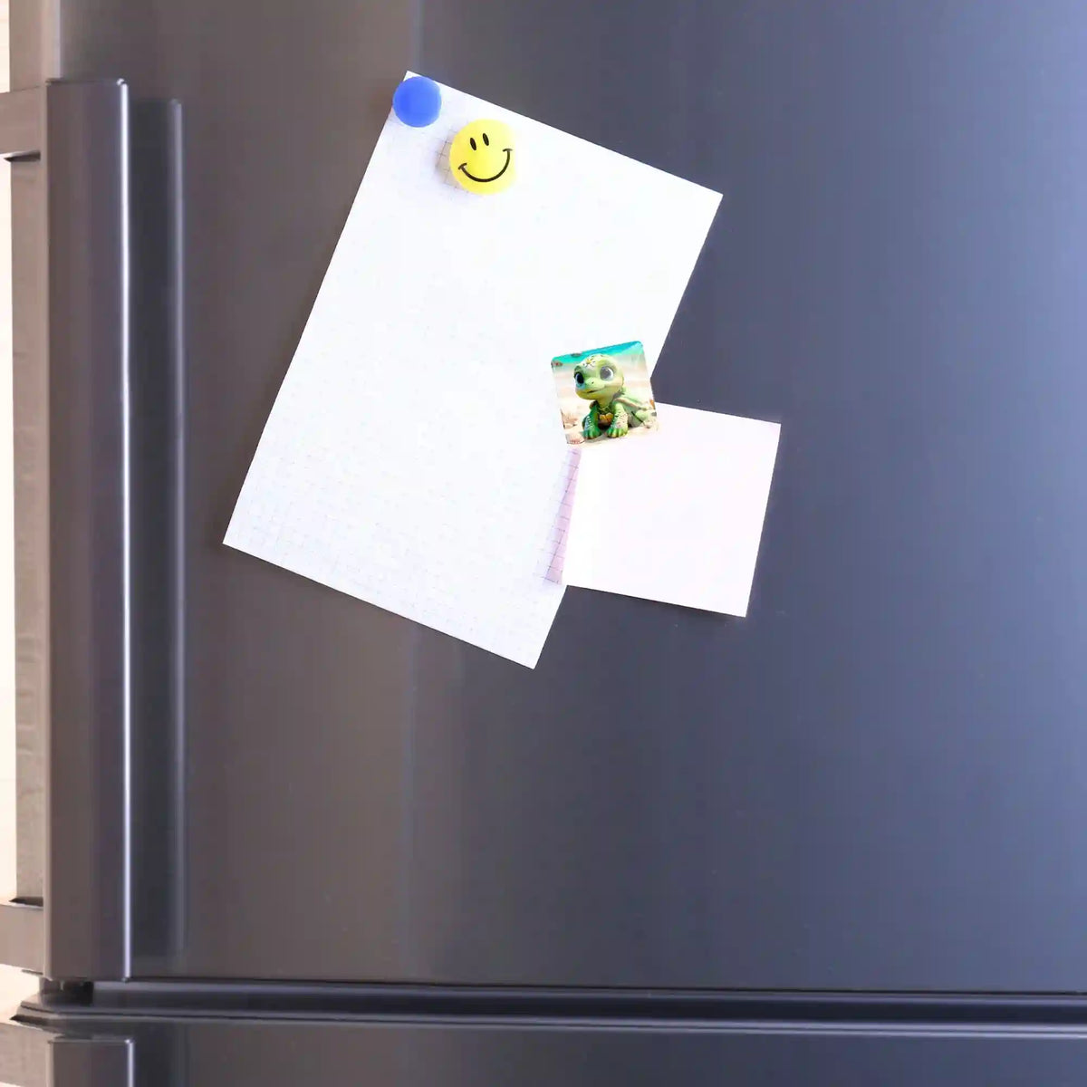 Sunny Schildi Diamond Painting Cover Minder als Magnet an einem Kühlschrank gehalten