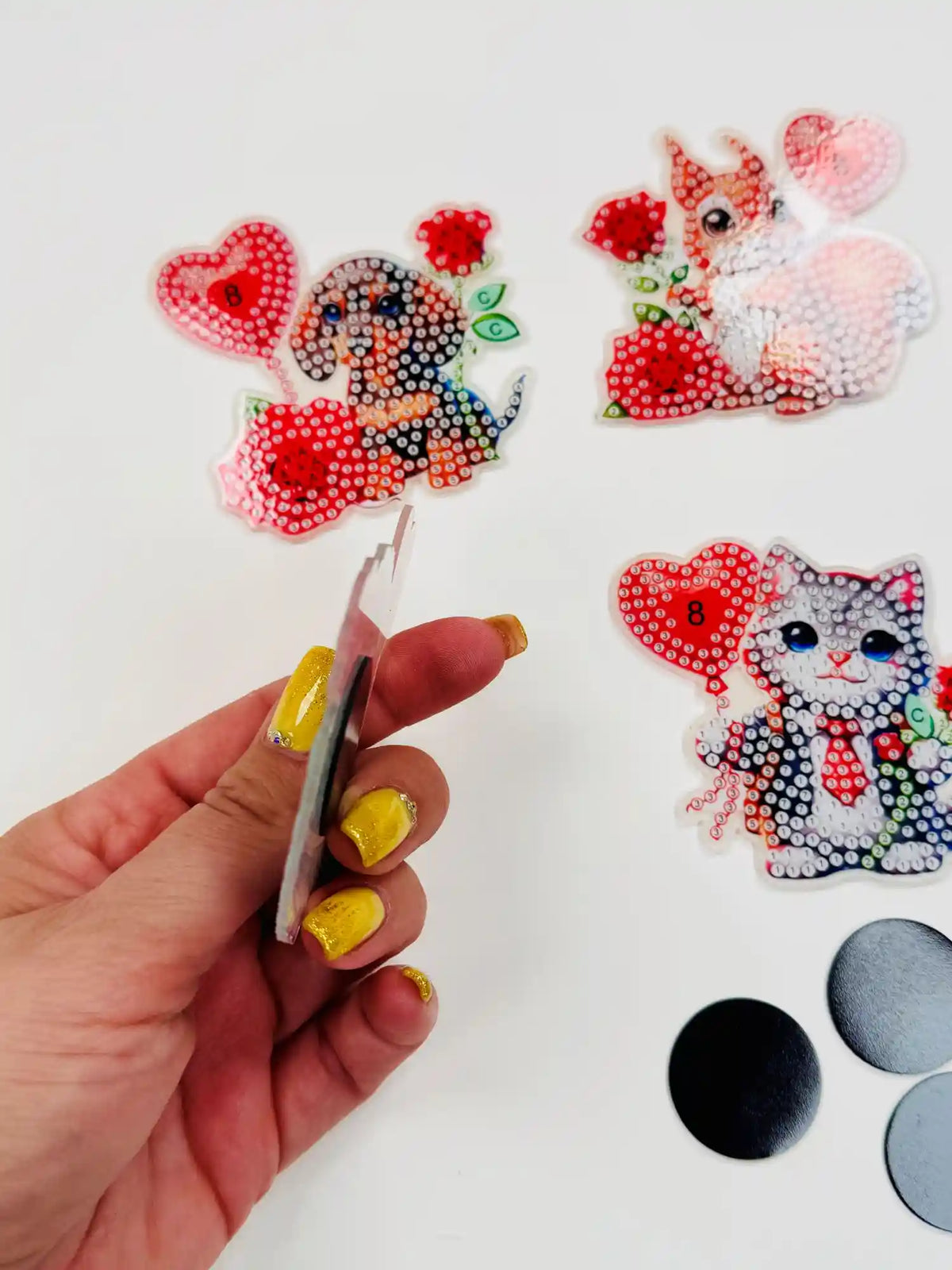 Diamond Painting Kühlschrankmagnete mit Motiven süßer Tiere, Herzen und Blumen als buntes Bastelset für Anfänger