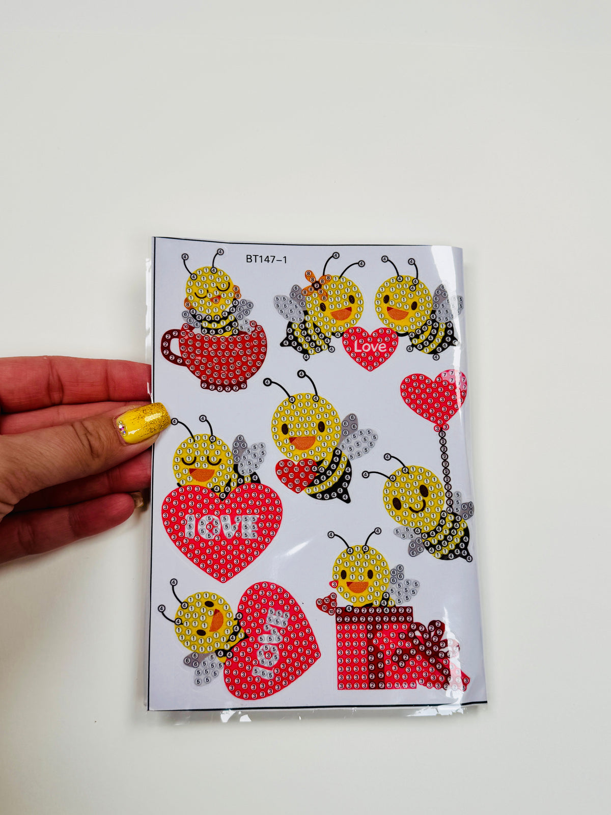 Diamond Painting Sticker Set mit niedlichen Bienen und Herzen für Bastelprojekte zu Mutter- und Vatertag