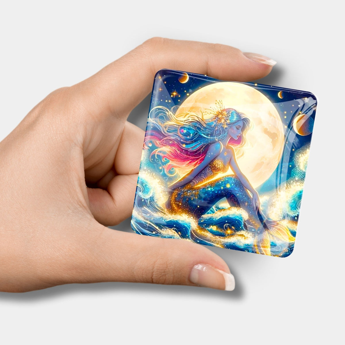 Magischer Cover Minder mit Meerjungfrau Motiv für Diamond Painting Zubehör in der Hand gehalten