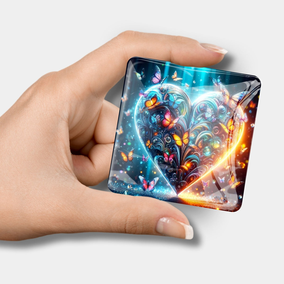 Glas Cover Minder mit buntem Schmetterlingsherz-Motiv als praktisches Zubehör für Diamond Painting Sets