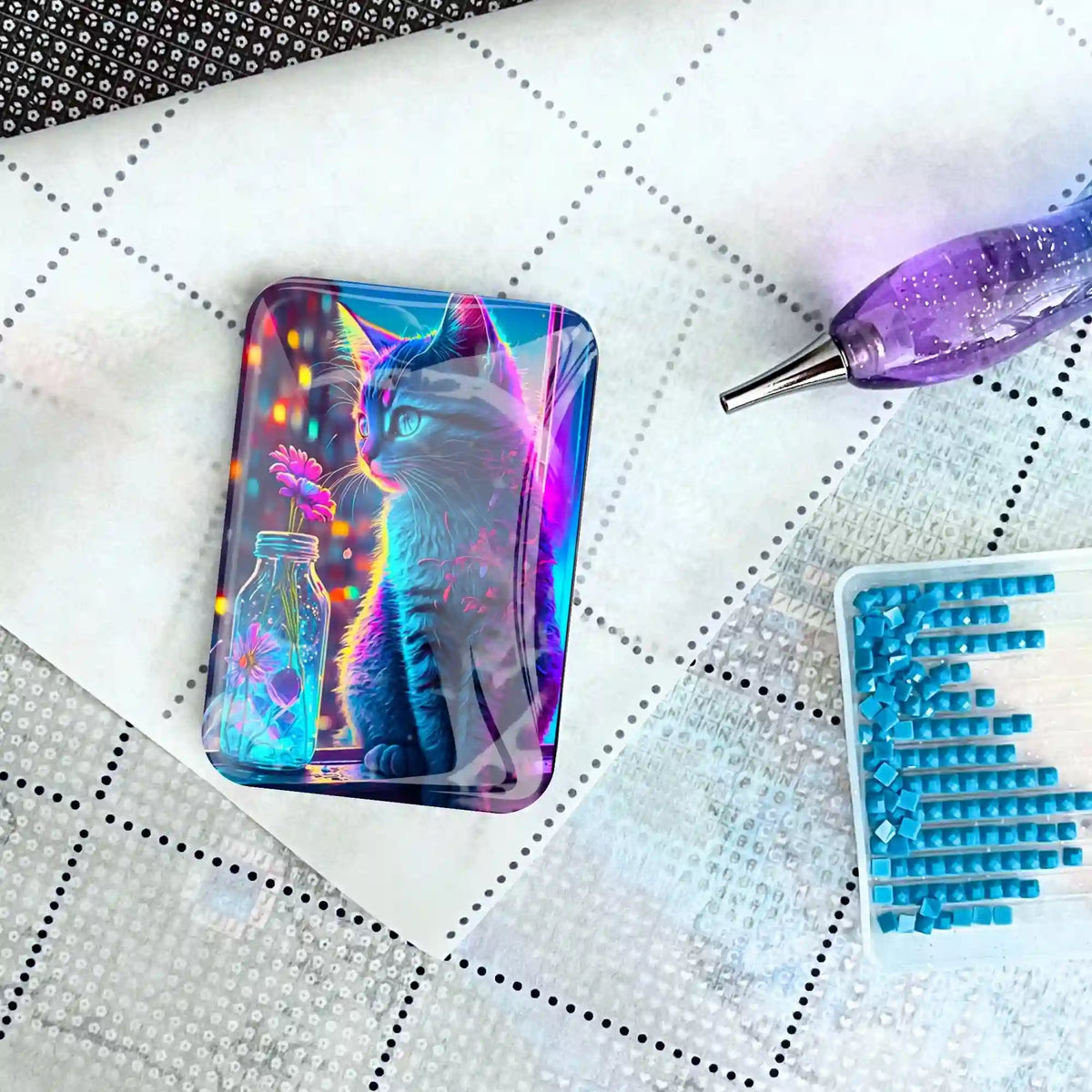 Glas Coverminder mit Katzen-Motiv in Blumen für Diamond Painting auf Leinwand mit Glitzersteinchen und Stift