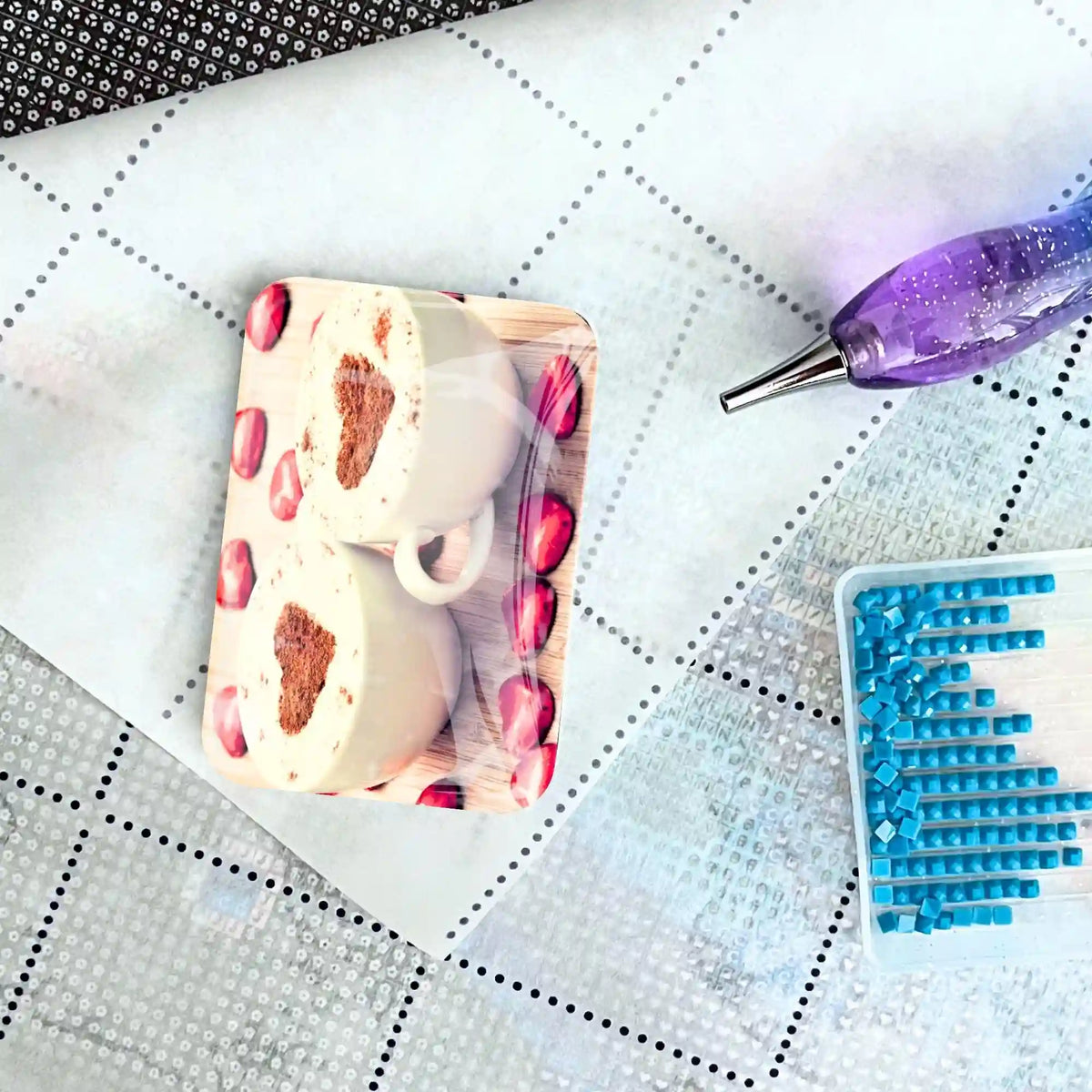 Kaffeeliebe Cover Minder aus Glas auf Diamond Painting Leinwand mit Stift und blauen Diamanten