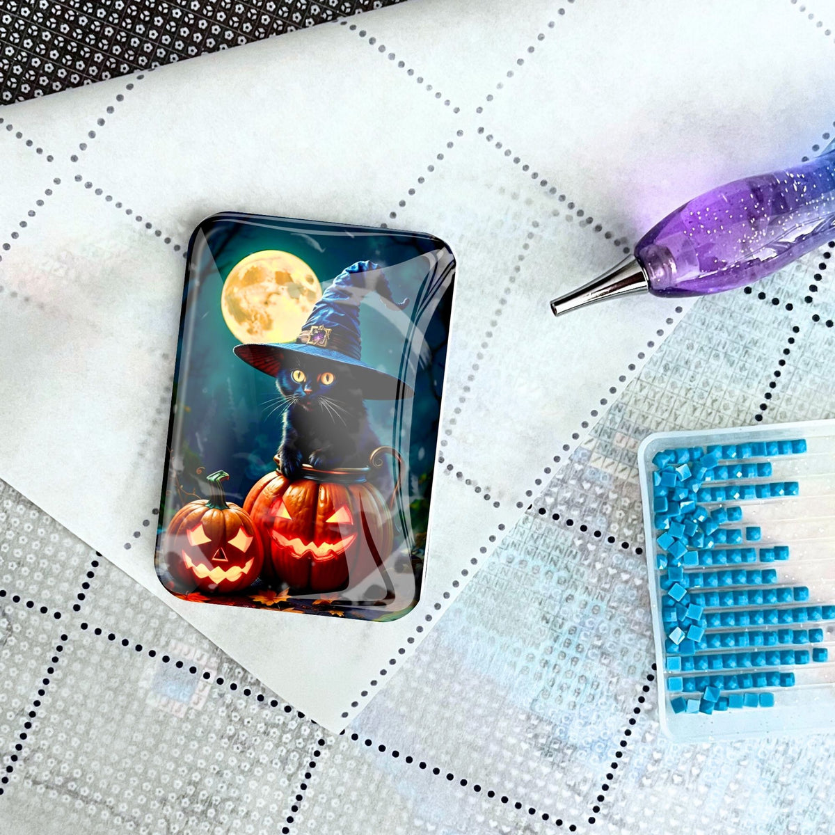 Wizard Cat Cover Minder auf Diamond Painting Leinwand mit Stift und blauen Diamanten für das Diamond Painting Set