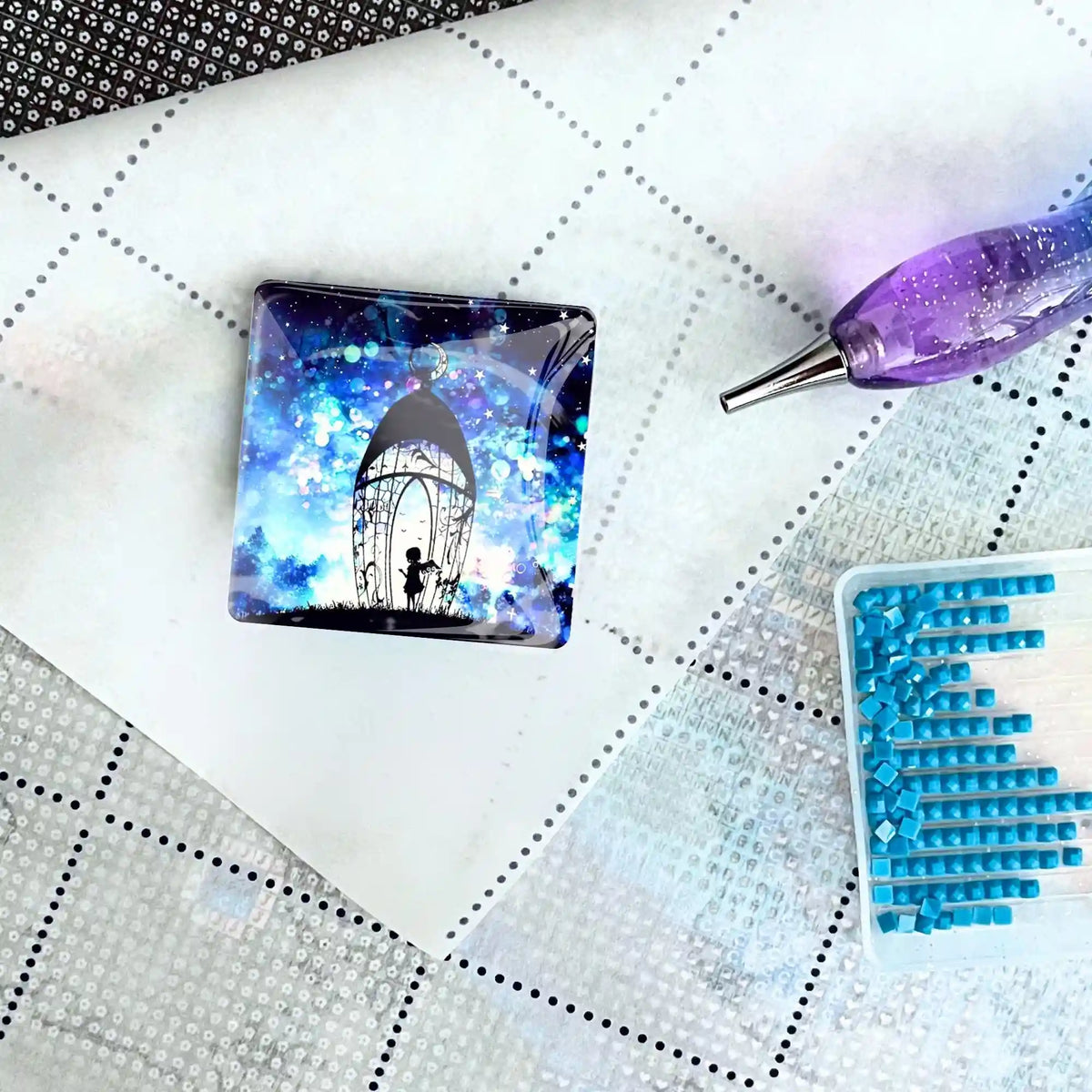 Quadratischer Engel der Lichter Coverminder für Diamond Painting auf Leinwand mit Glitzer-Stift und blauen Diamanten.