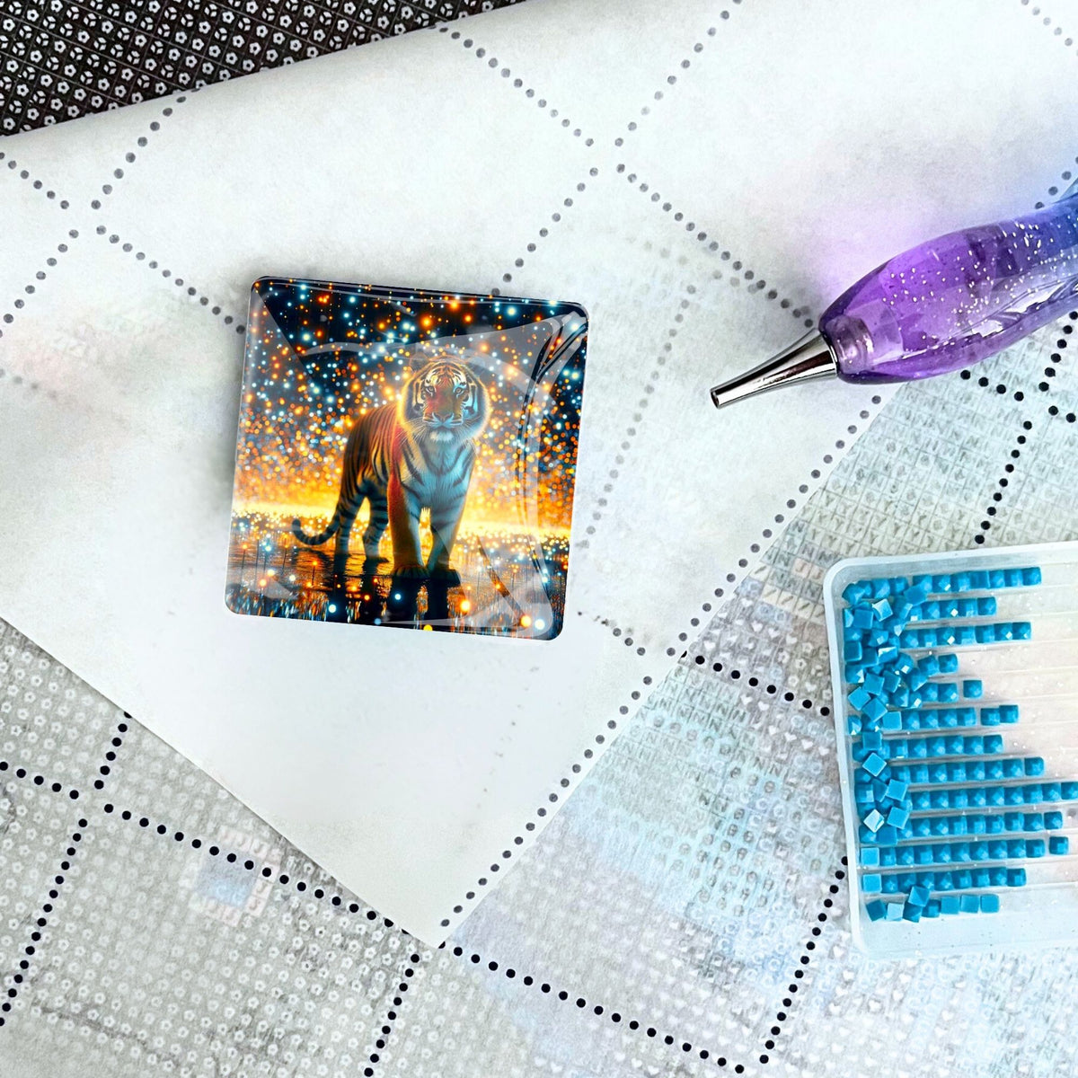 Quadratischer Cover Minder Sternenwächter Tiger Motiv für Diamond Painting mit Zubehör wie Stift und Steinchen