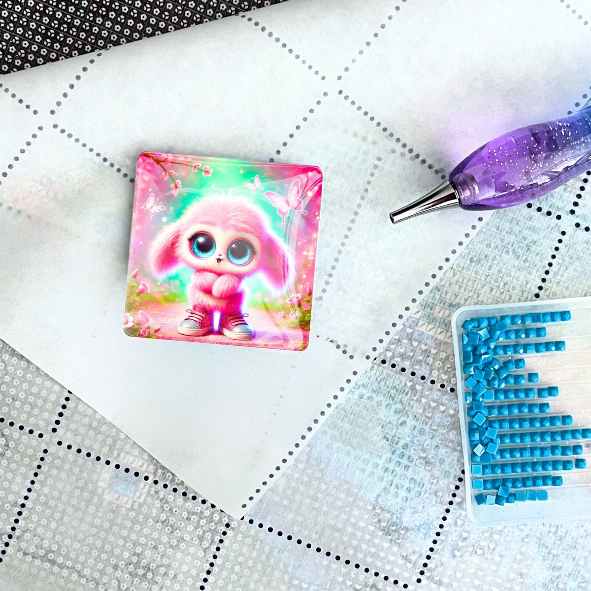 Pink Fluffel Knuffel Cover Minder aus Glas als magnetische Halterung für dein Diamond Painting Set.