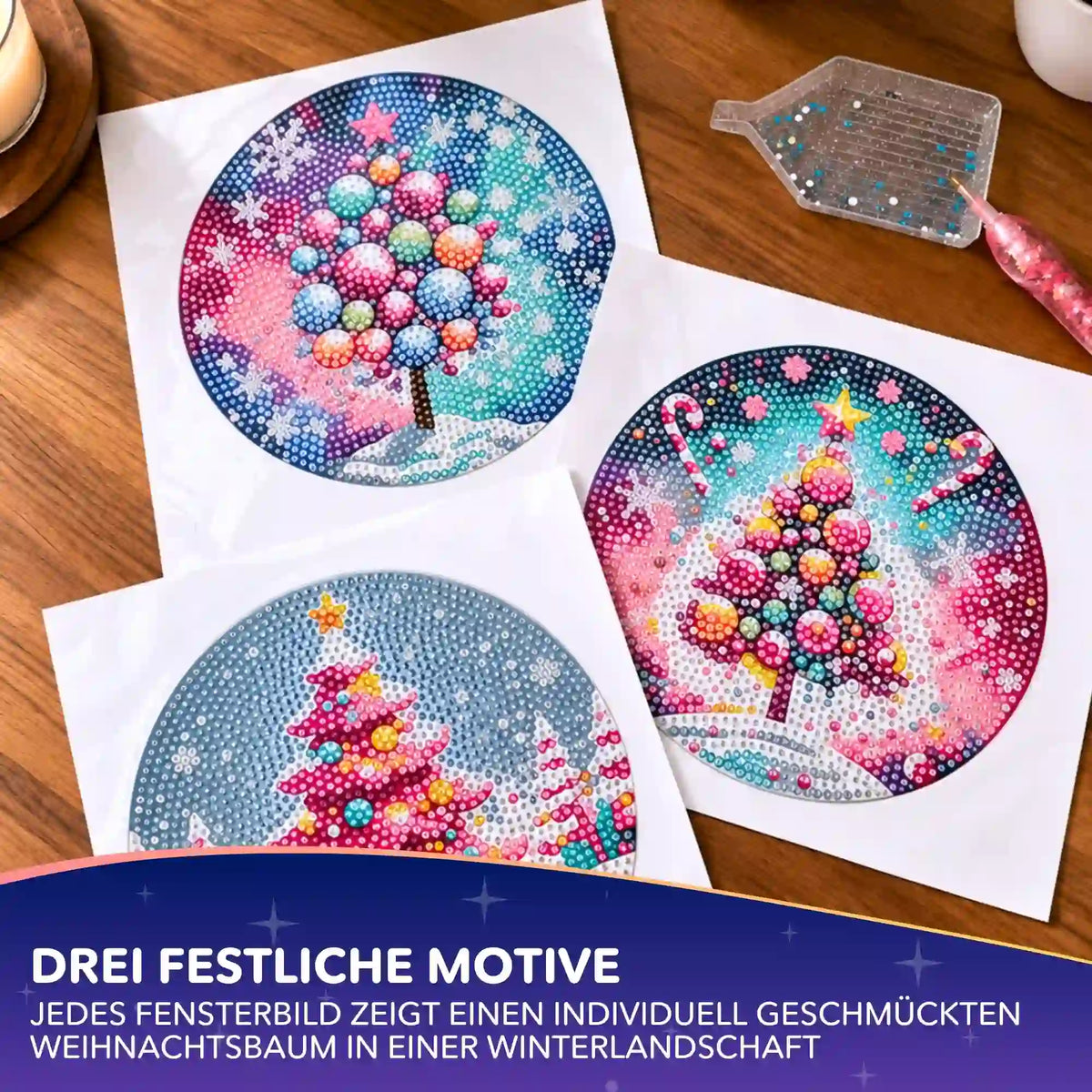 Drei runde Diamond Painting Fensterbilder mit bunten Weihnachtsbäumen aus Glitzersteinen als Fensterdeko.