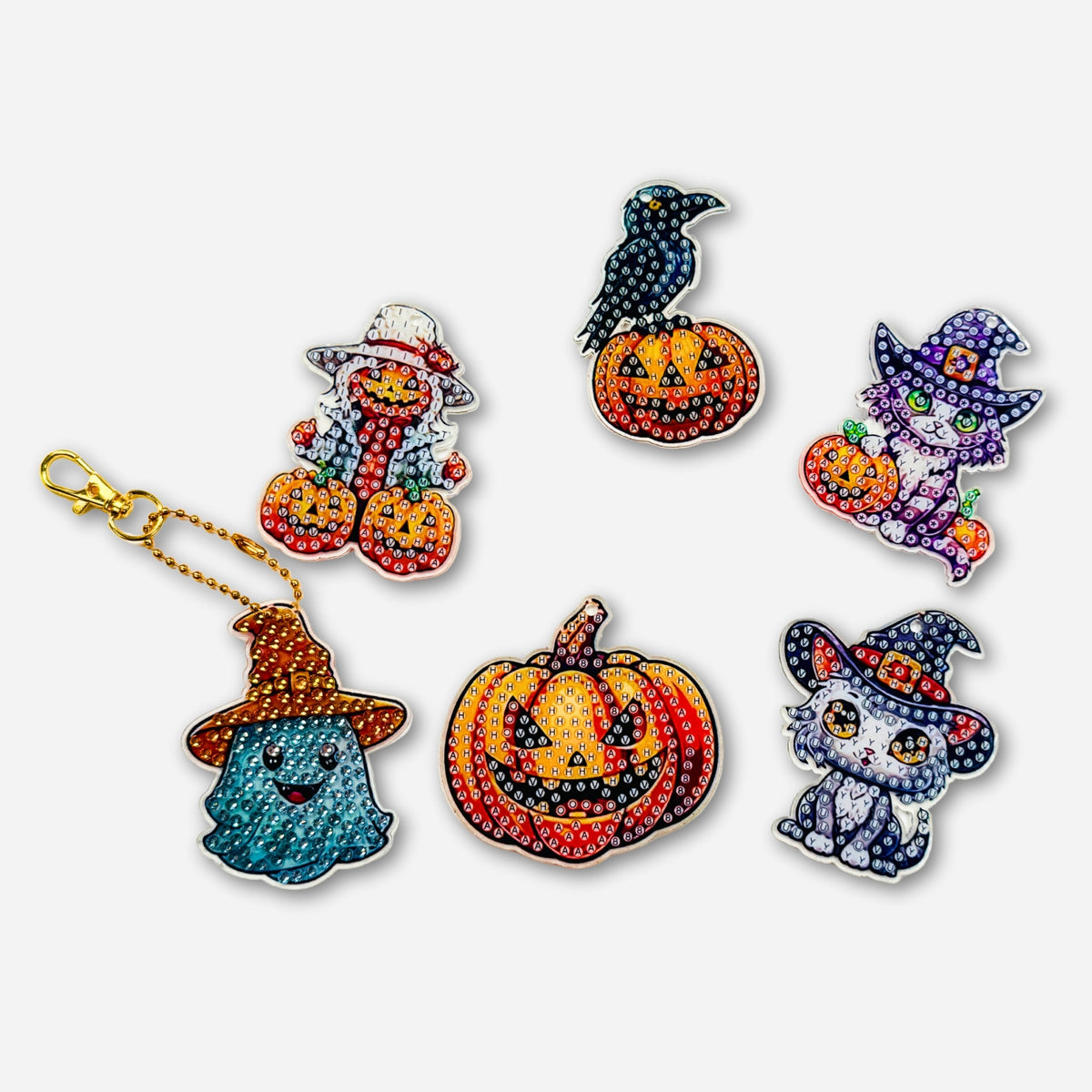 Diamond Painting Schlüsselanhänger Set mit süßen Halloween-Motiven wie Kürbis, Geist und Katze aus bunten Glitzersteinen