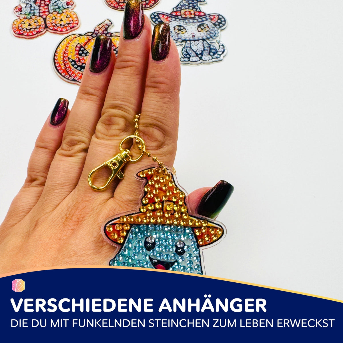 Bunte Diamond Painting Schlüsselanhänger mit Halloween-Motiven wie Geist und Kürbis mit funkelnden Steinchen
