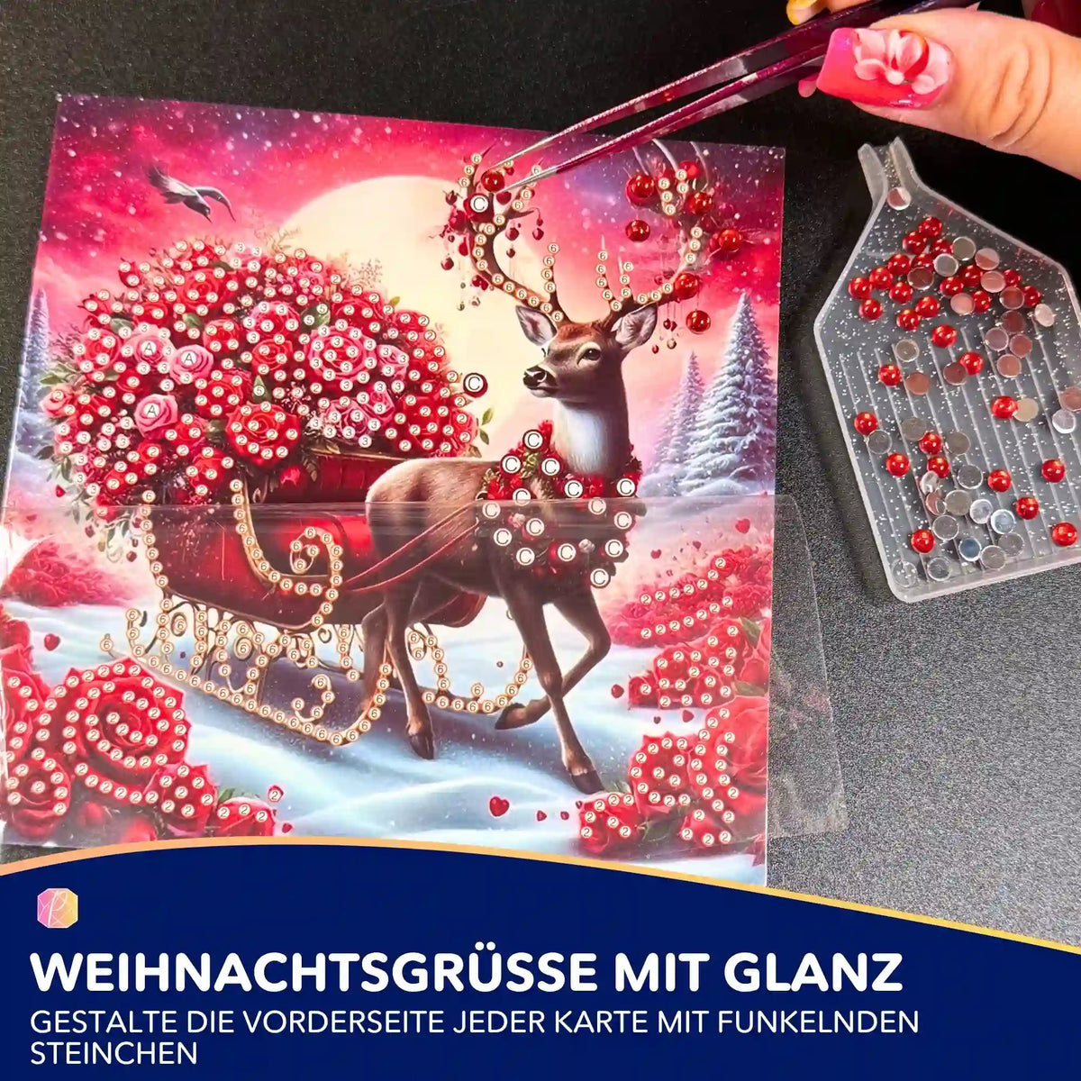 Diamond Painting Weihnachtskarte mit Rentier-Motiv, während der Arbeit mit Pinzette und roten Glitzersteinen