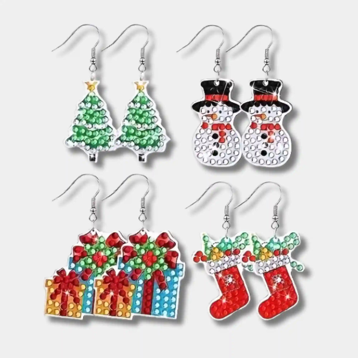 Diamond Painting Ohrringe zum Selbermachen mit festlichen Weihnachtsmotiven wie Tannenbaum, Schneemann und Socken
