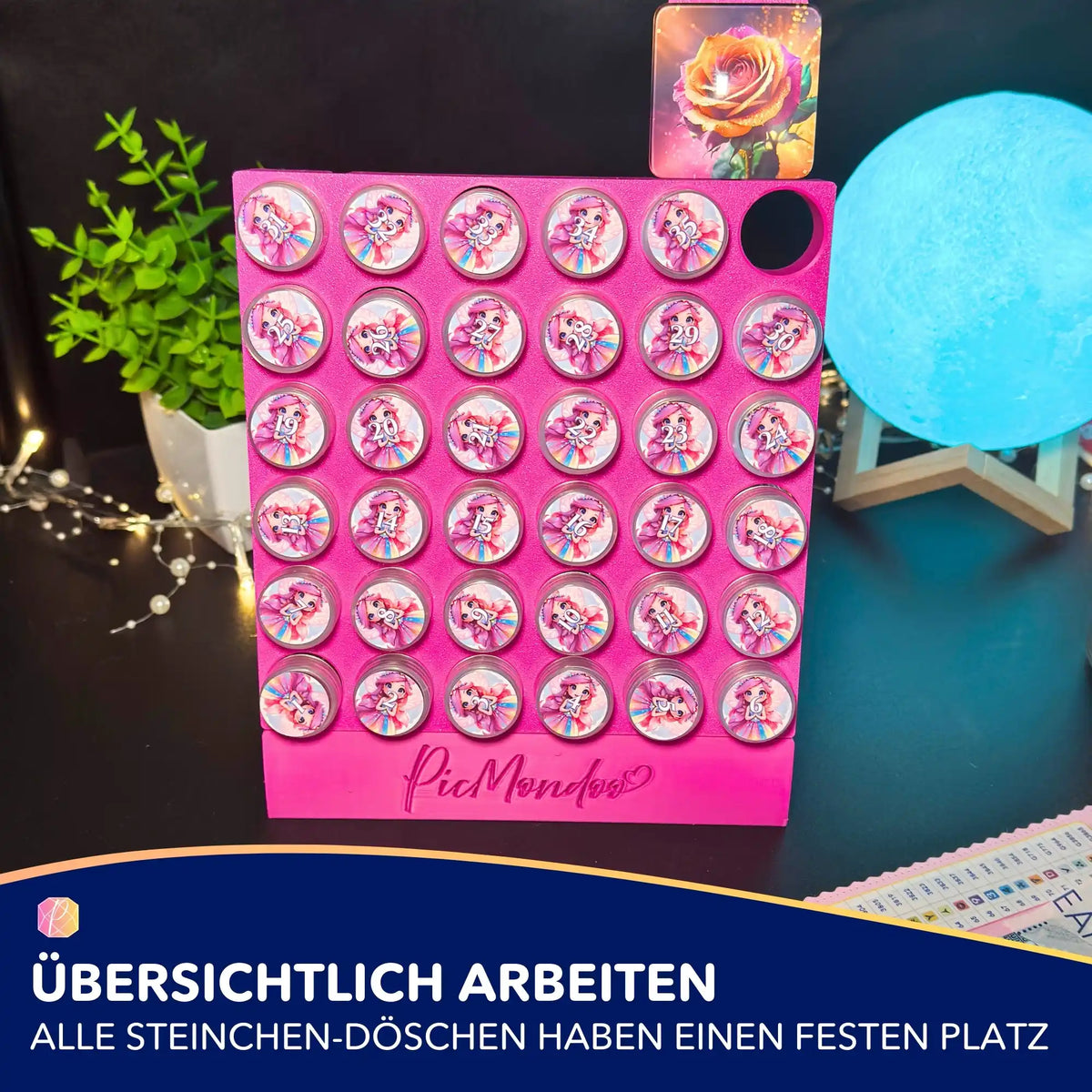 Pinke Picmondoo Döschenwand als Diamond Painting Zubehör zur geordneten Aufbewahrung von Diamanten und Steinchen.