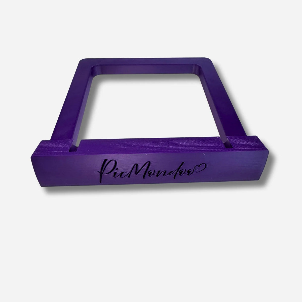 Lila 3D-gedruckter Sockel für Diamond Painting Döschenwand von Picmondoo zur praktischen Aufbewahrung von Steinchen.