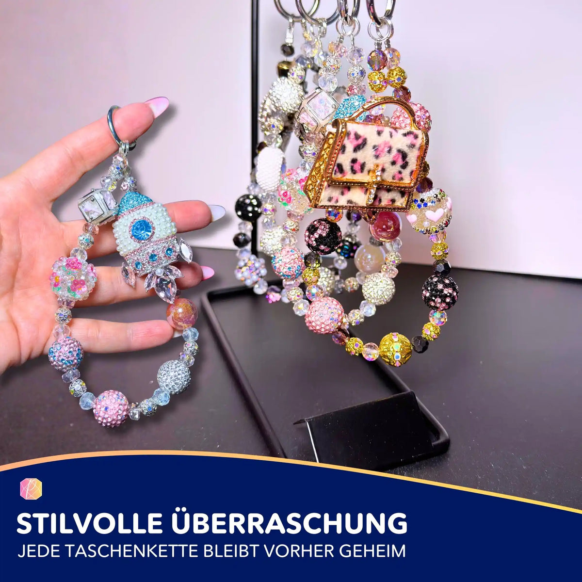 Stylische Taschenkette mit bunten Glitzerperlen und Anhängern als modisches Handtaschen-Zubehör von Picmondoo