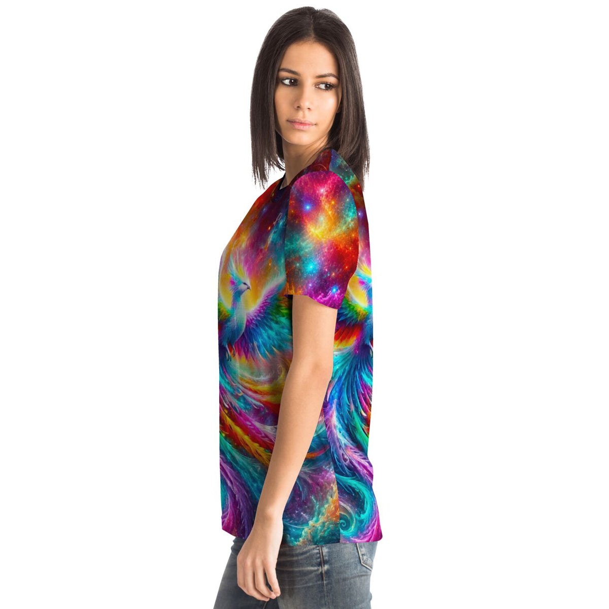 Frau trägt buntes Dreamer T-Shirt mit Phönix-Motiv im Stil von Malen nach Zahlen und Diamond Painting Designs