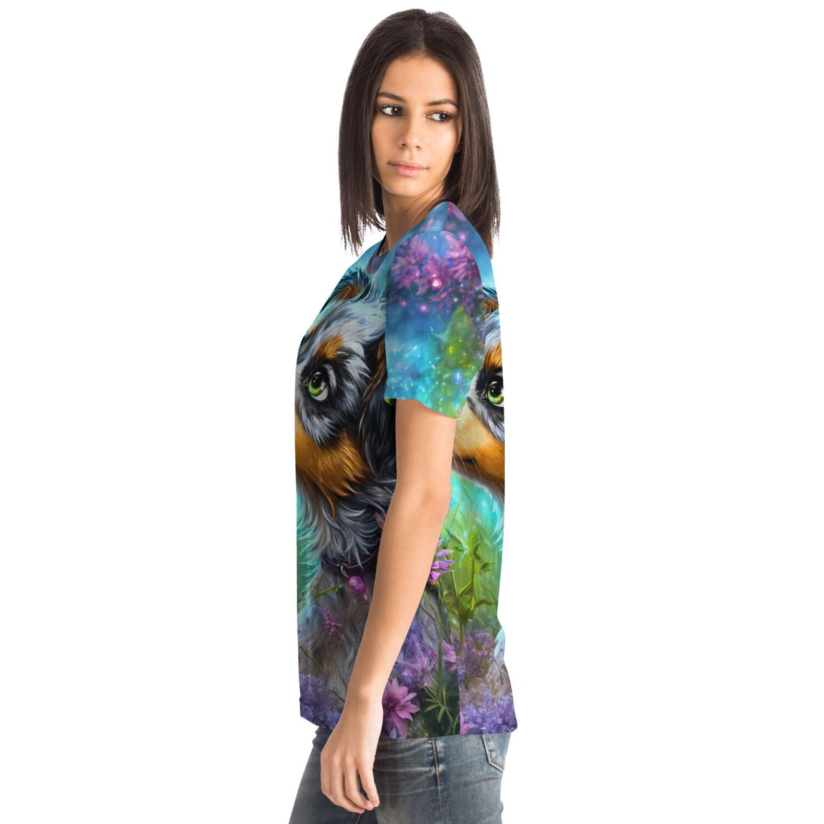 Frau trägt ein Dreamer T-Shirt mit buntem Hunde-Motiv im Stil von Diamond Painting und Malen nach Zahlen