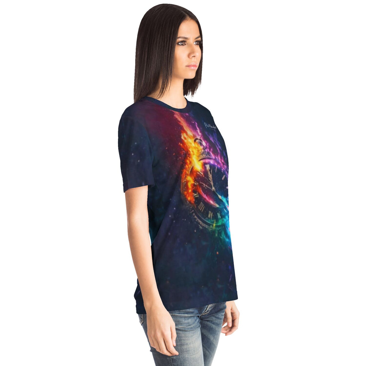 Frau trägt Dreamer T-Shirt mit buntem Zeit-Design im Stil von Diamond Painting Motiven und Malen nach Zahlen