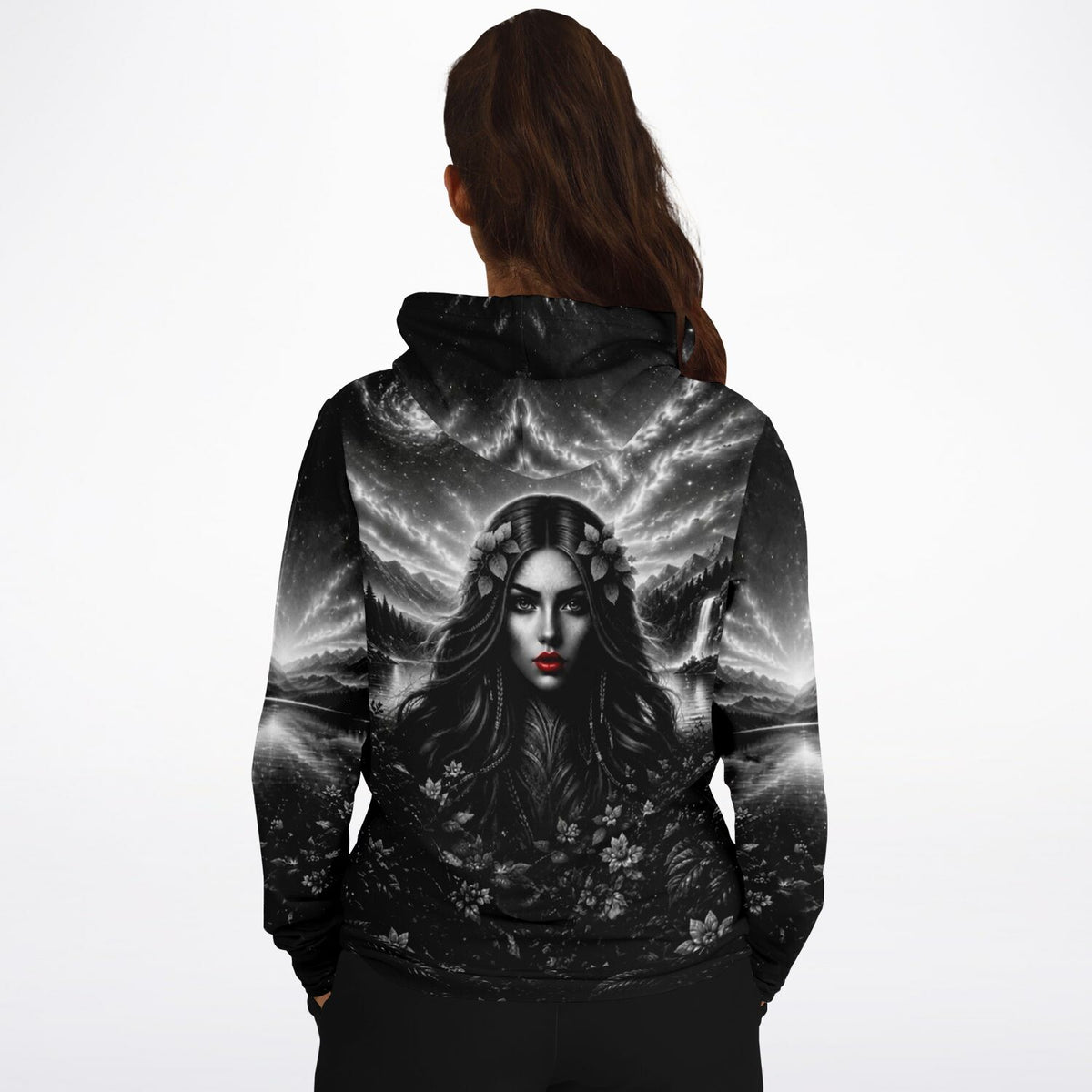 Hoodie mit Red Lips Design, schwarz-weißem Fantasy-Motiv einer Frau in einer nächtlichen Landschaft und Blumen-Print.