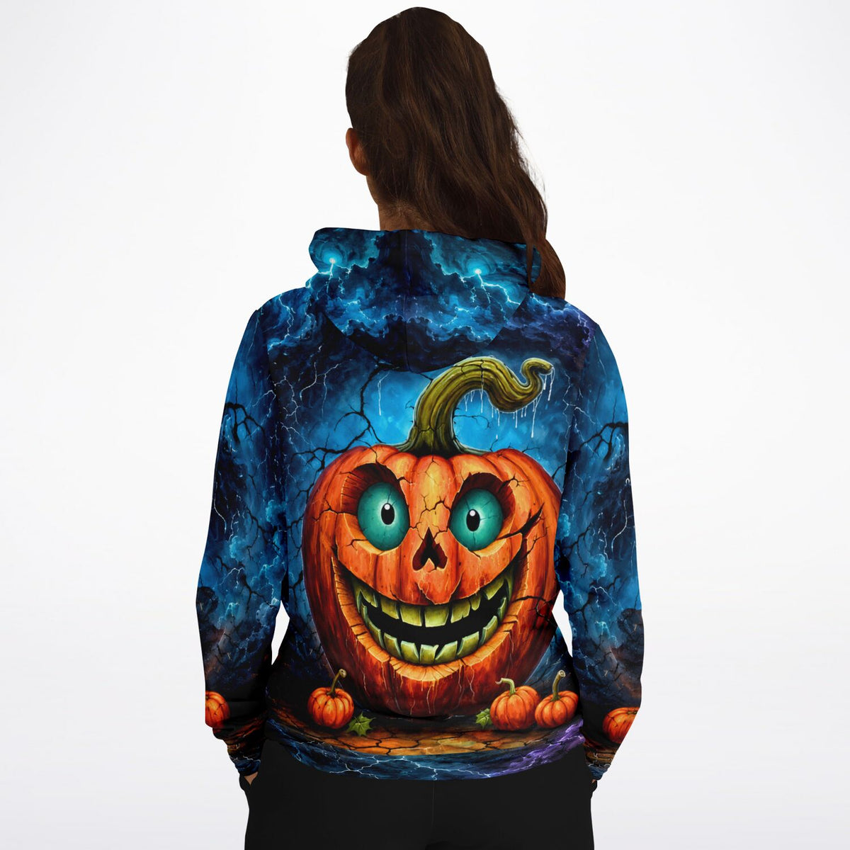 Dreamer Hoodie mit gruseligem Kürbis-Motiv, Halloween Design und blauem Gewitter-Hintergrund für Fans kreativer Kunst