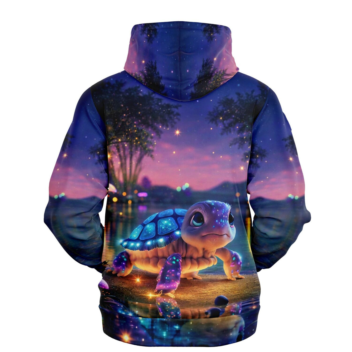 Hoodie mit leuchtendem Sparkling Turtle Motiv im Stil von Diamond Painting Kunstwerken vor nächtlicher Kulisse