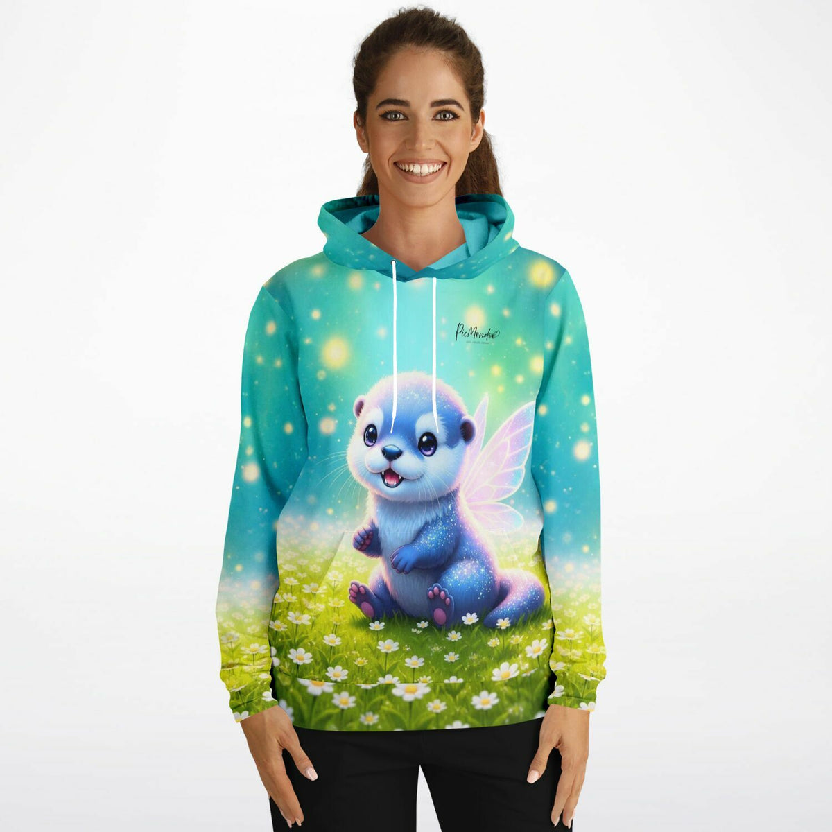 Frau trägt Hoodie mit Feenotter Mira Motiv, passend im Stil zu Diamond Painting und Malen nach Zahlen Designs