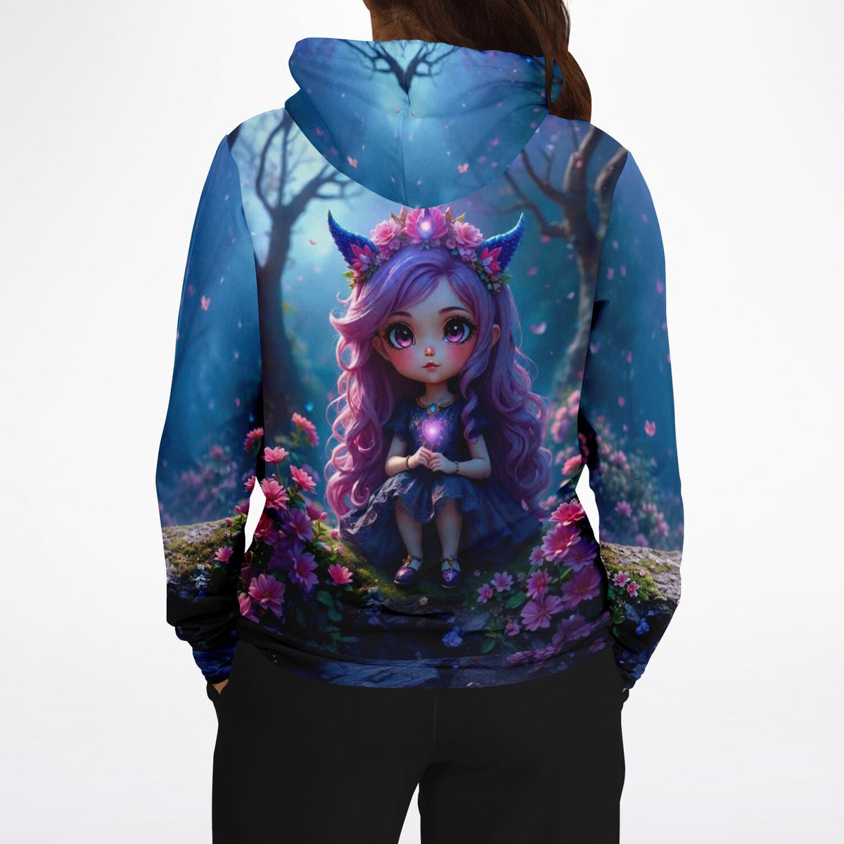 Dreamer Hoodie Little Violett mit Fantasy-Motiv Mädchen im Blumenwald, ideal für Fans von Diamond Painting und Kunst.