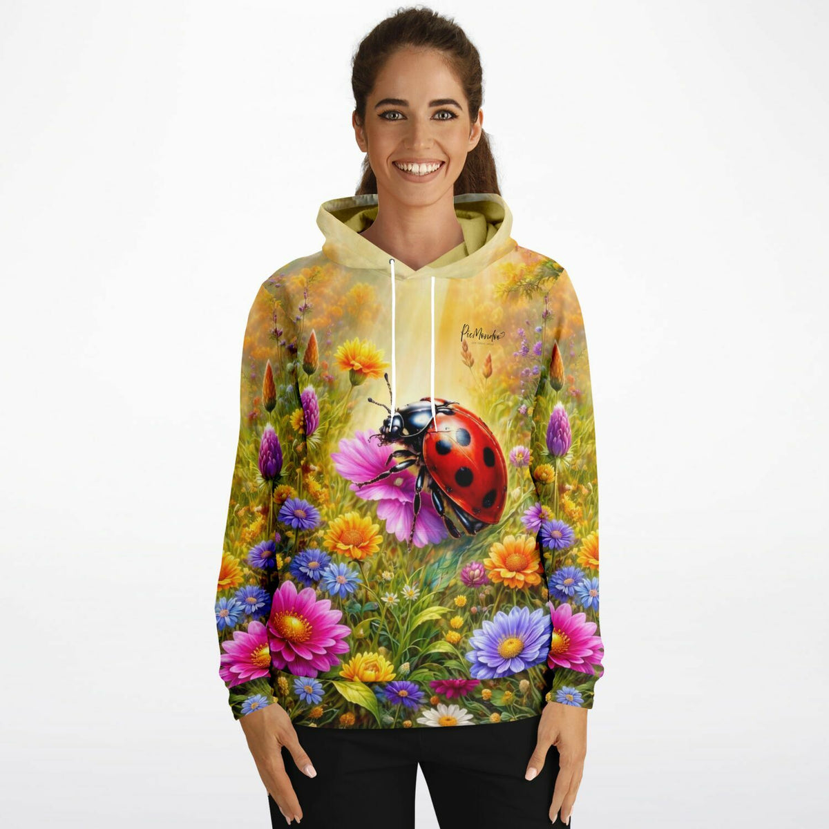 Frau trägt bunte Dreamer Hoodie Kleidung mit Marienkäfer und Blumenmotiv als Diamond Painting oder Malen nach Zahlen Design