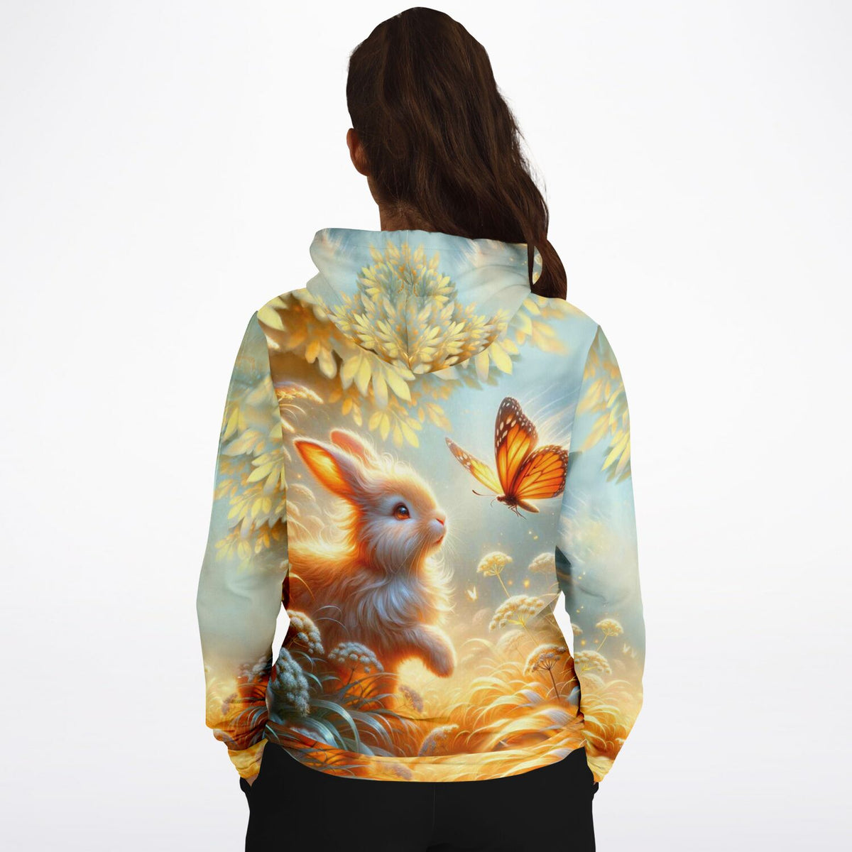 Dreamer Hoodie mit Häschenfreunde Motiv, All-over-Print mit kleinem Kaninchen und Schmetterling in traumhafter Garten-Szene