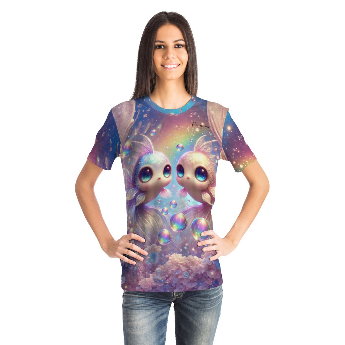 Frau trägt Dreamer T-Shirt im Fantasy-Design mit Glitzerwelt-Motiv, passend zu Diamond Painting und Malen nach Zahlen