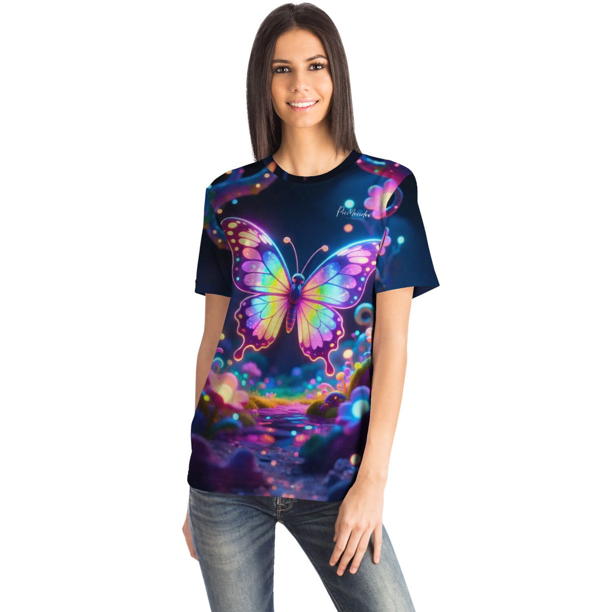 Frau trägt T-Shirt mit farbenfrohem Schmetterling-Motiv im Stil von Diamond Painting und Malen nach Zahlen Designs