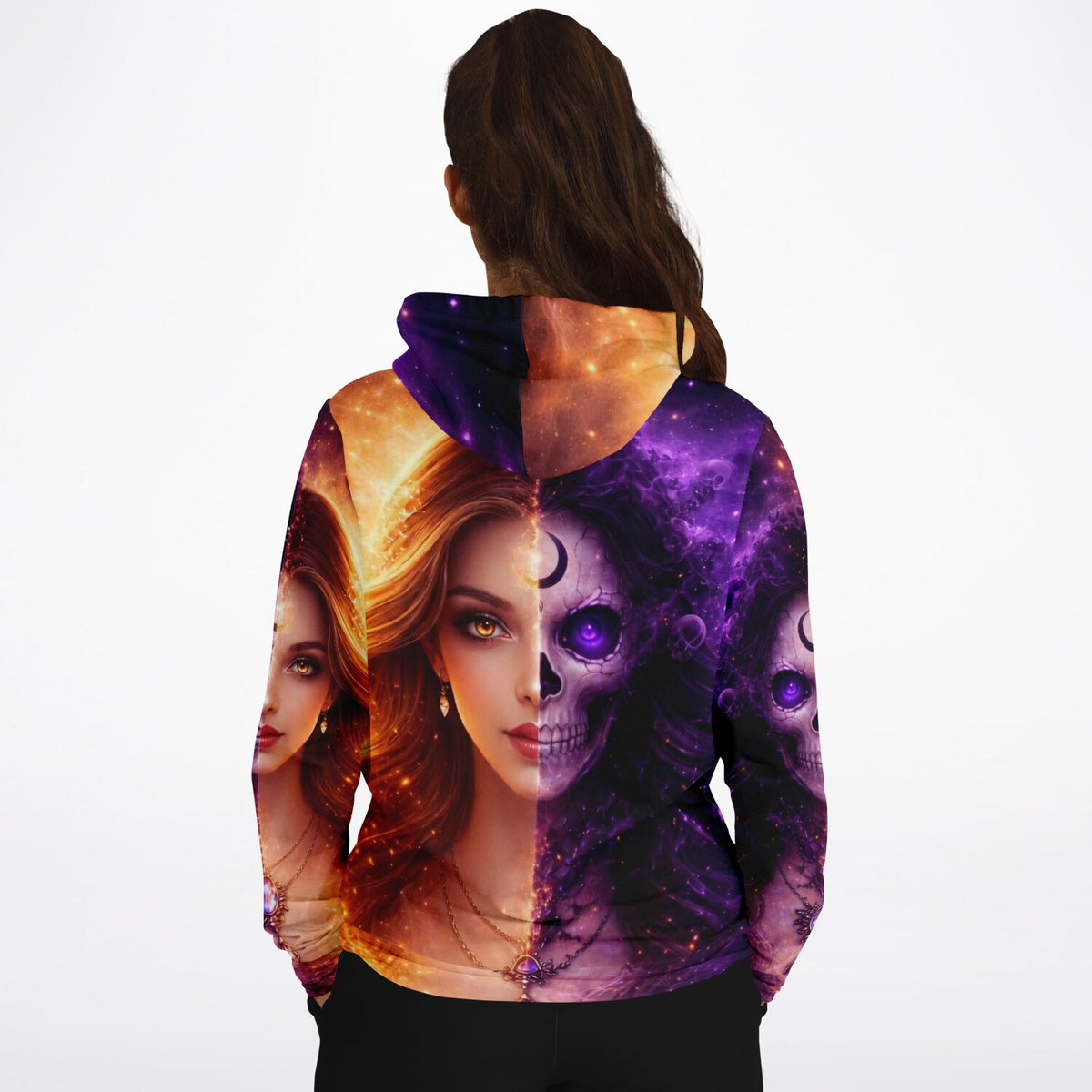 Dreamer Hoodie mit mystischem Fantasy-Motiv, das eine Frau und einen Totenkopf zeigt – perfekt für Fans von Diamond Painting