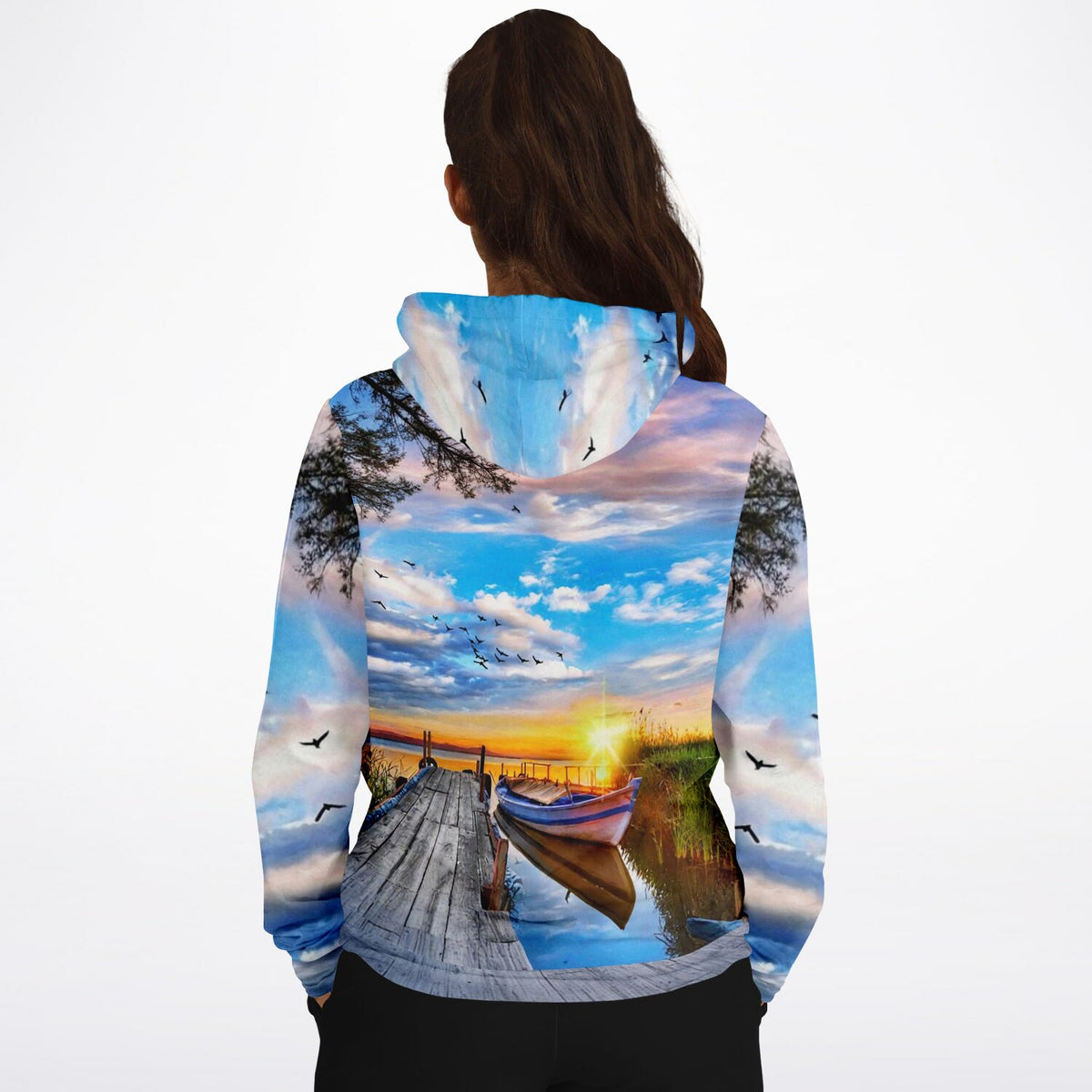 Hoodie mit All-Over-Print Motiv von sonnigem Abend am See, inspiriert von Diamond Painting und Malen nach Zahlen Kunst.