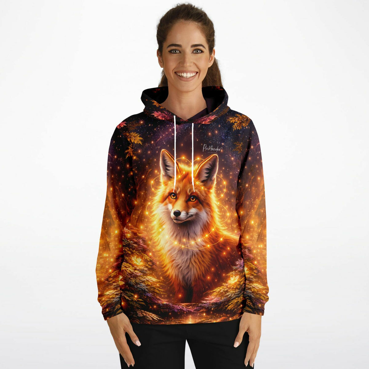 Frau trägt Lyra Hoodie mit mystischem Fuchsmotiv, inspiriert von Diamond Painting und Malen nach Zahlen Kunstwerken