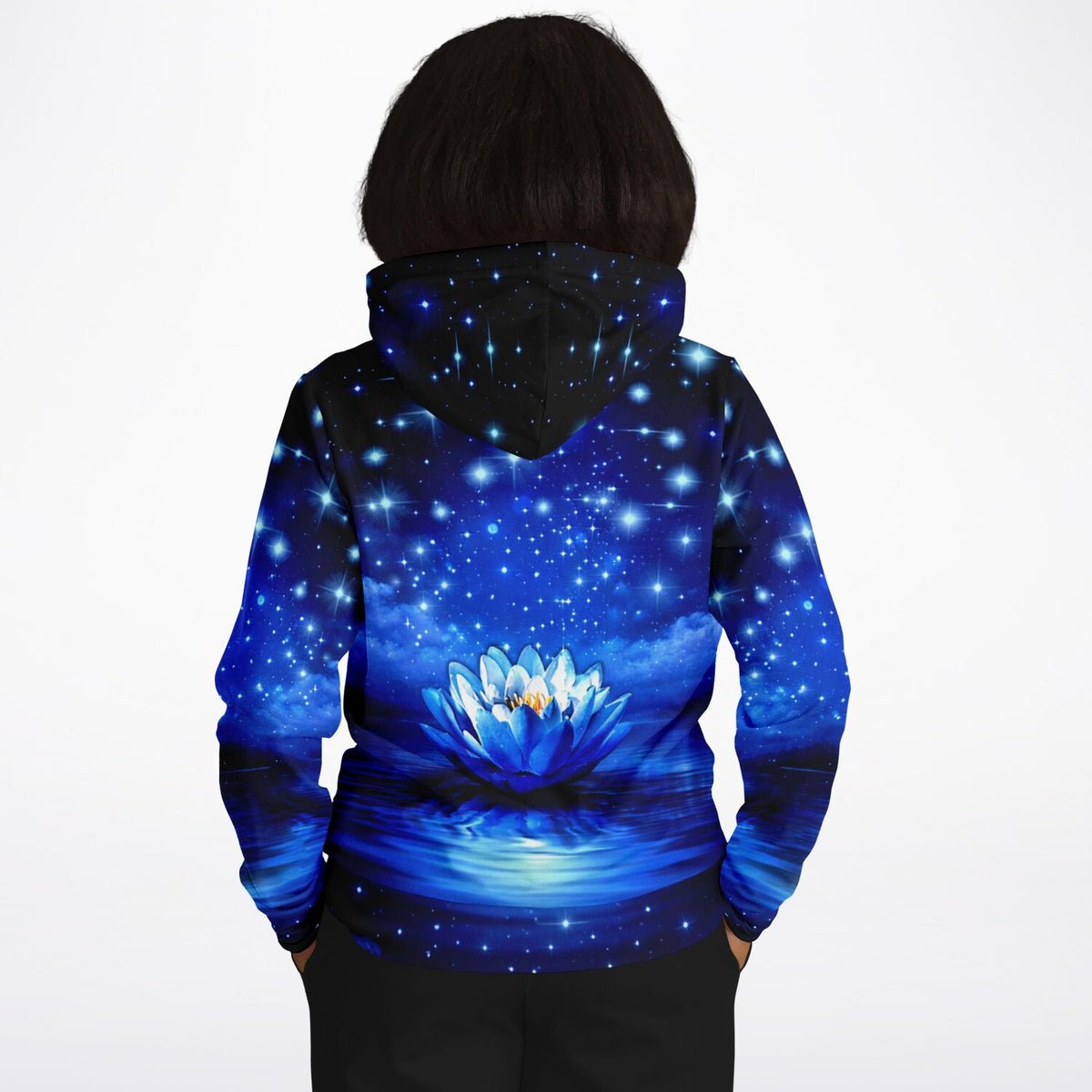 Dreamer Hoodie mit blauem Seerosen-Motiv und Sternenhimmel-Design im Stil von Diamond Painting Kunstwerken