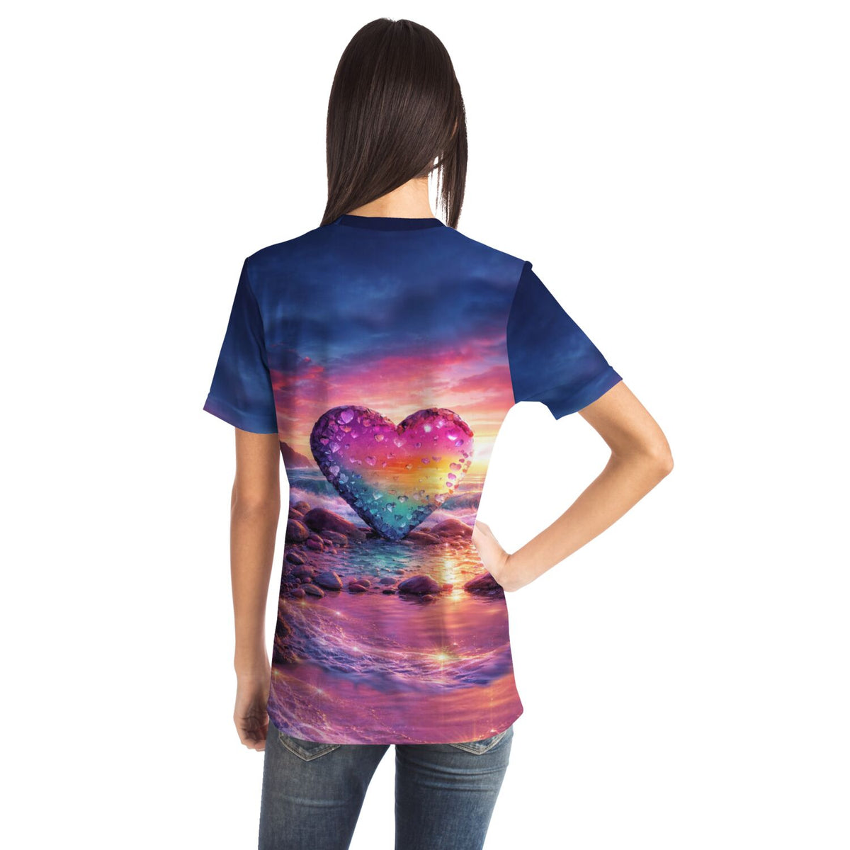 T-Shirt mit Diamond Painting Herz-Motiv, glitzernde Farben und stimmungsvolle Meereslandschaft am Sunset
