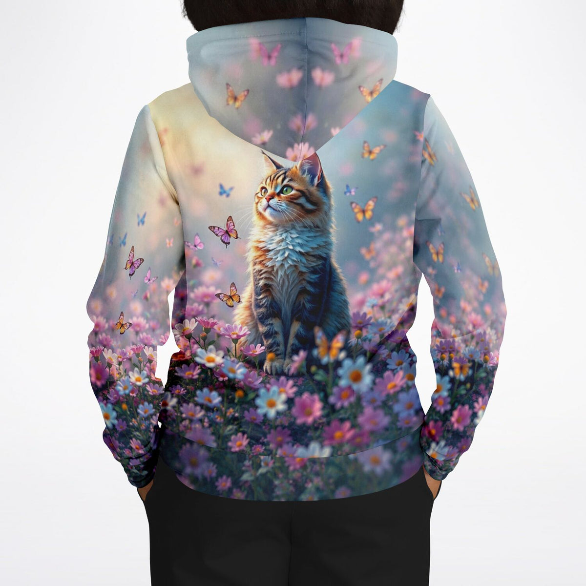 Hoodie mit Katzen-Motiv in Blumenwiese mit Schmetterlingen, passend zu Diamond Painting und Malen nach Zahlen Vorlagen.
