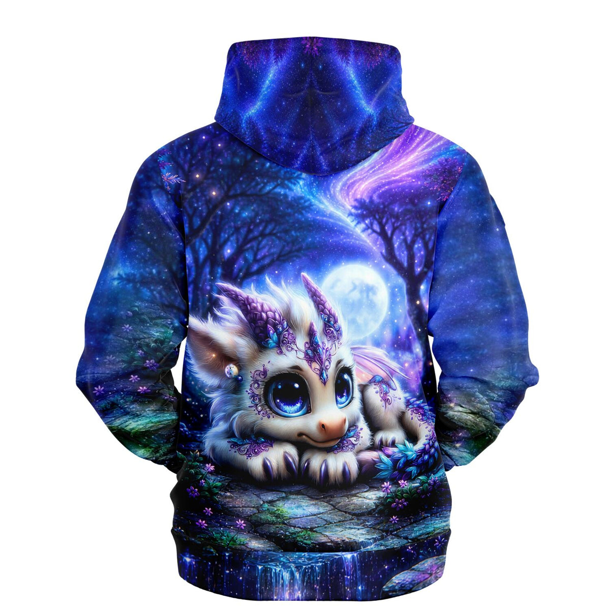 Dreamer Hoodie Lunaris mit süßem Drachen-Motiv in nächtlicher Fantasie-Landschaft, ideal für Fantasy-Art Fans