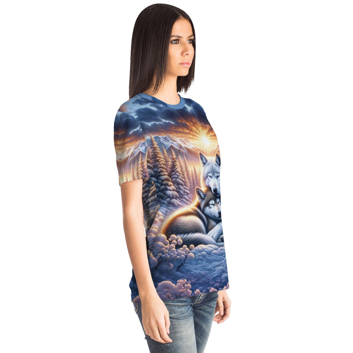 Frau trägt Dreamer T-Shirt mit Wolf-Motiv im Sonnenaufgang, inspiriert von kunstvollen Diamond Painting Designs.