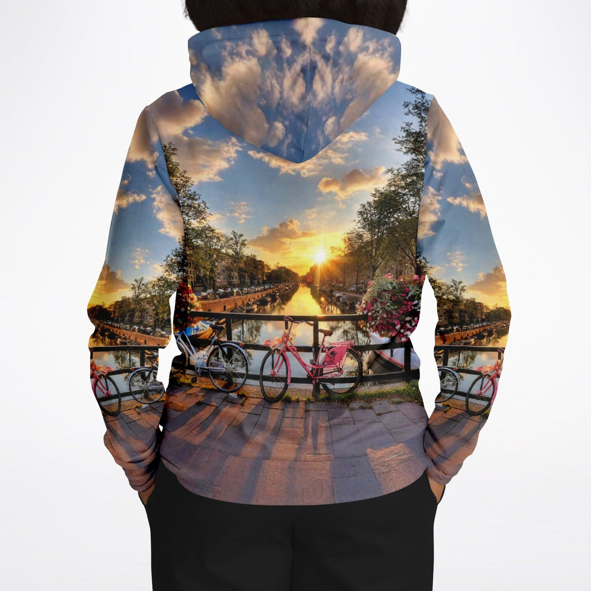Dreamer Hoodie mit Amsterdam-Motiv, Sonnenuntergang am Kanal mit Fahrrädern, AOP-Druck, ideal zu DIY-Kunststilen