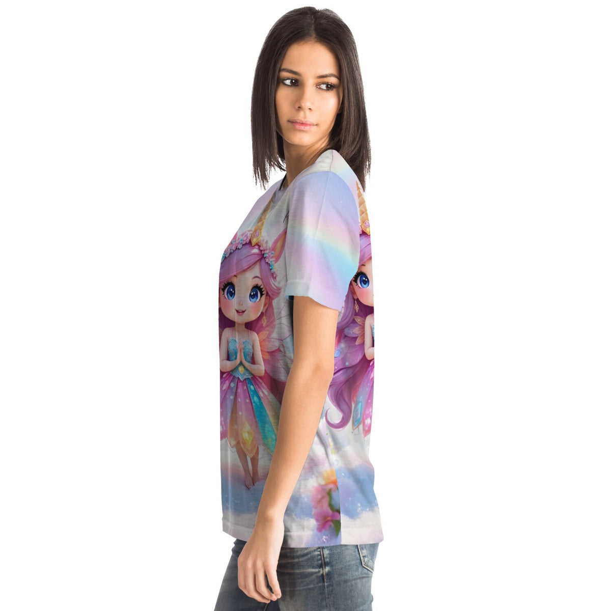 Frau trägt Dreamer T-Shirt mit Fee im Wolkenreich Motiv, ideal für Fans von Malen nach Zahlen und Diamond Painting
